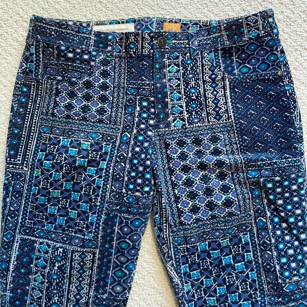 Anthropologie Pilcro serif blue printed corduroy low rise skinny pants